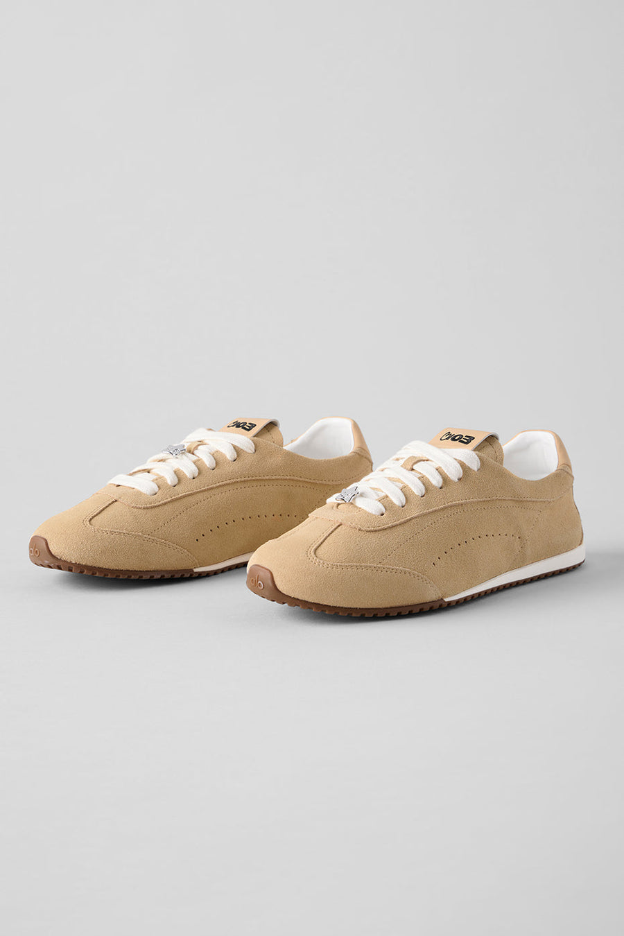 Sunset Sneaker + Jisoo - Caramel Cream