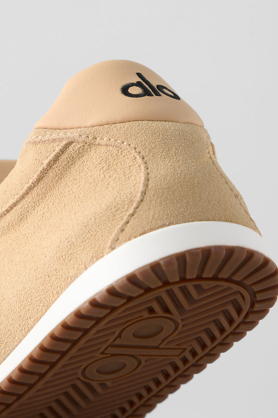 Sunset Sneaker + Jisoo - Caramel Cream